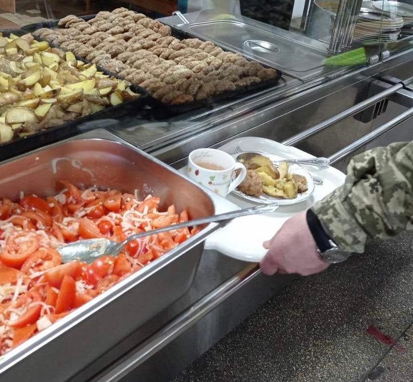 Новини Вінниці - фото з Готувала для школярів, тепер — для військових. Розповідаємо про героїв тилу