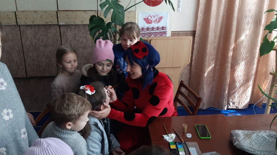 Новини Вінниці - фото з У Вінниці творчі майстерні влаштовують психологічний релакс для біженців з гарячих точок