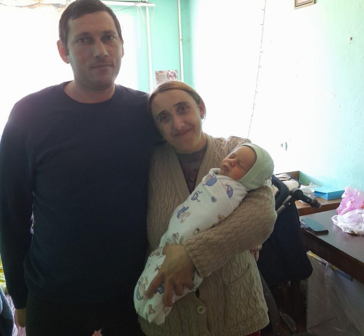 Новини Тернополя - фото з Тікали з-під Бучі, коли там вже гатило. Олена молила Бога, аби всі вижили і не народити в дорозі