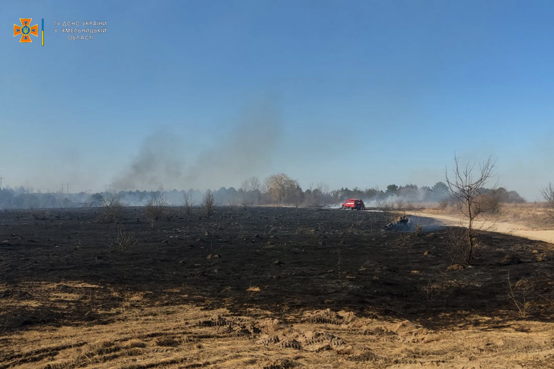 Возможно, это изображение (огонь и на открытом воздухе)
