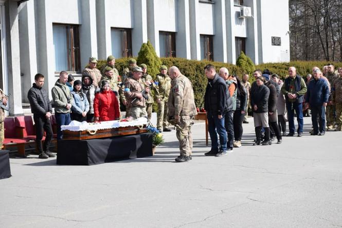 Новини Хмельницького - фото з На Хмельниччині прощались із загиблим сержантом Віктором Холодовим