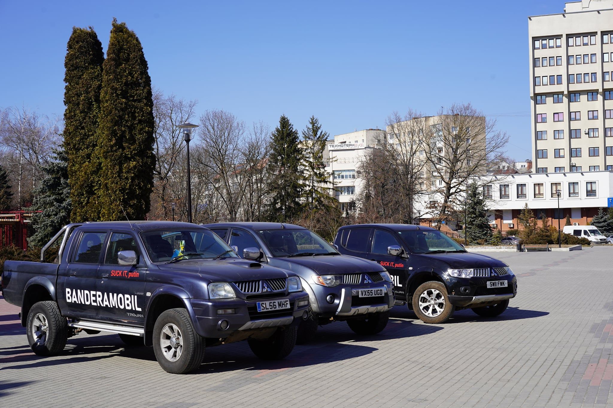 Новини Тернополя - фото з Як тернопільські волонтери придбали 75 автівок для військових: історія славетних Бандеромобілів