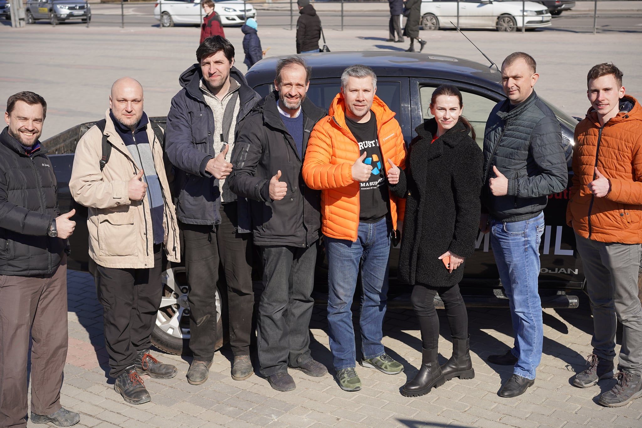 Новини Тернополя - фото з Як тернопільські волонтери придбали 75 автівок для військових: історія славетних Бандеромобілів