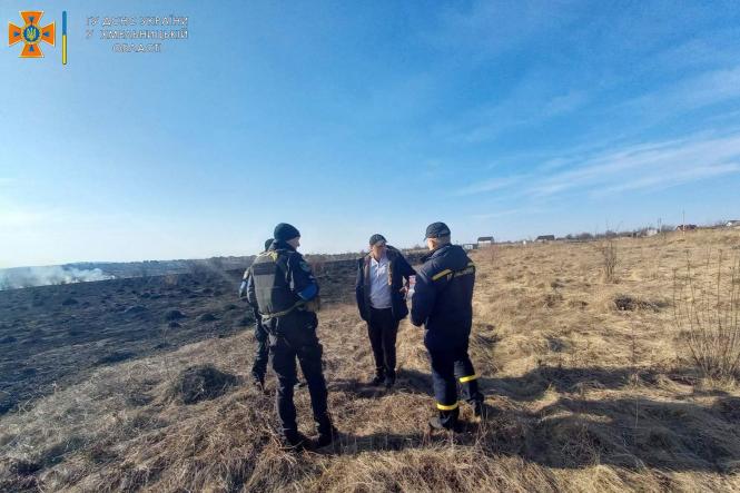 Новини Хмельницького - фото з На Хмельниччині паліїв трави вже оштрафували на 380 тисяч гривень