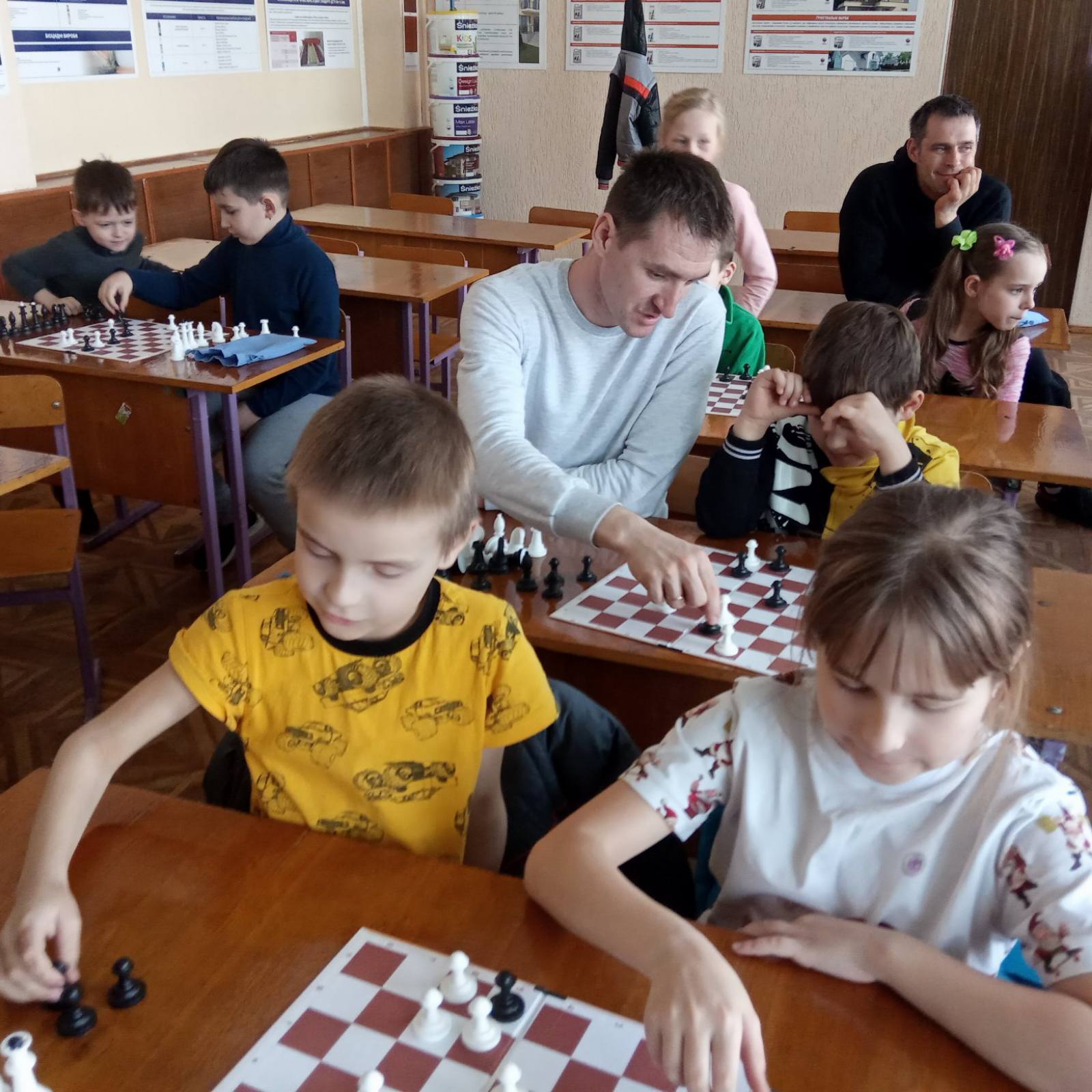 Новини Вінниці - фото з Юних переселенців із Маріуполя, Чернігова, Сум і Харкова познайомили з азами шахів