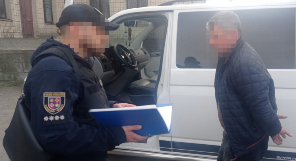 Новини Вінниці - фото з КОРДівці затримали хабарника з двома тисячами доларів, який хотів відкупитись від призову