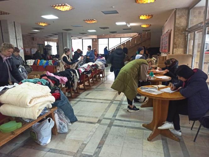 Новини Хмельницького - фото з У Хмельницькому майже 5 тисяч переселенців отримали гуманітарну допомогу
