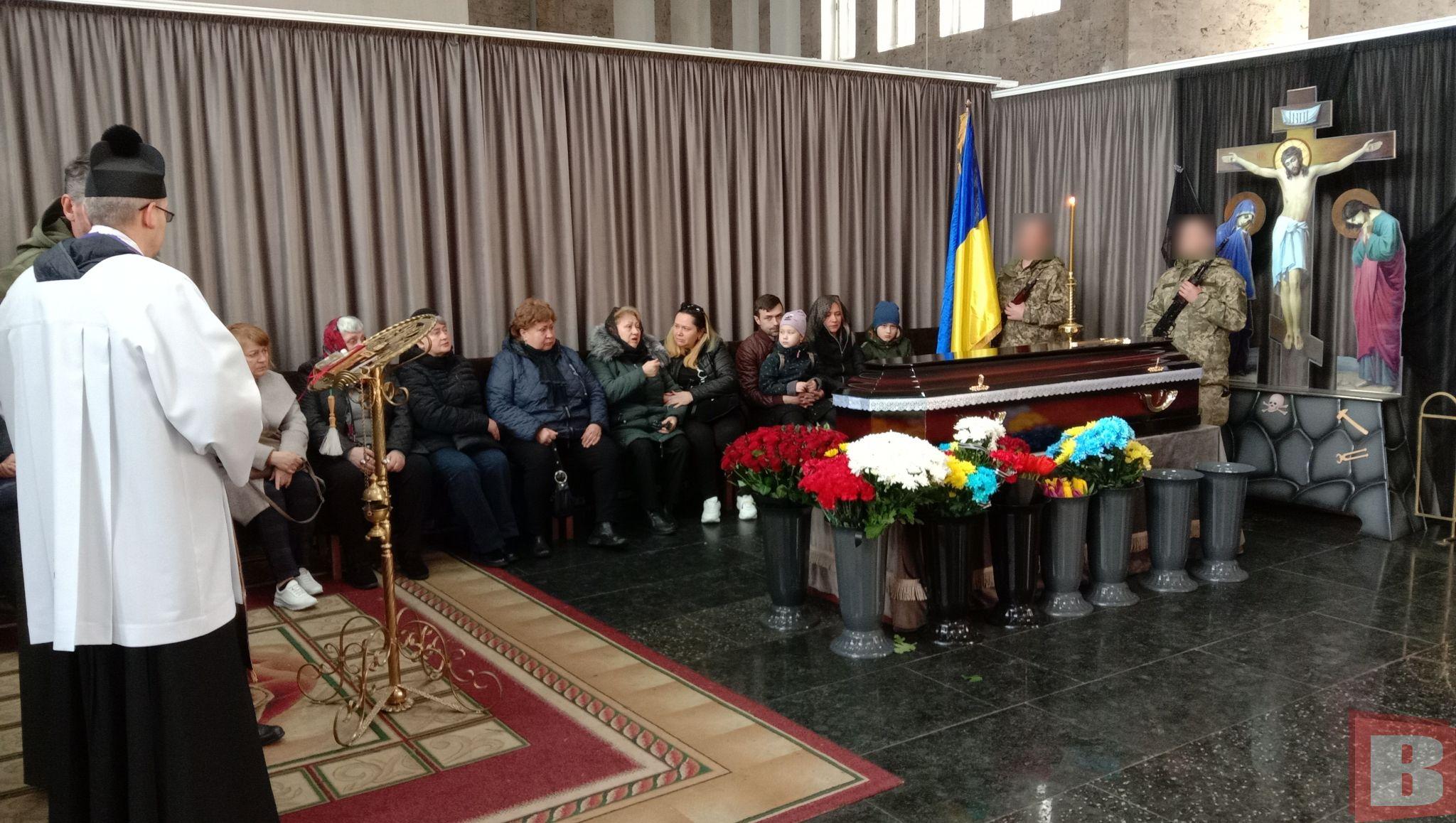 Новини Хмельницького - фото з «Хоронимо мого сина»: у Хмельницькому попрощалися з майором Юрієм Шевчуком