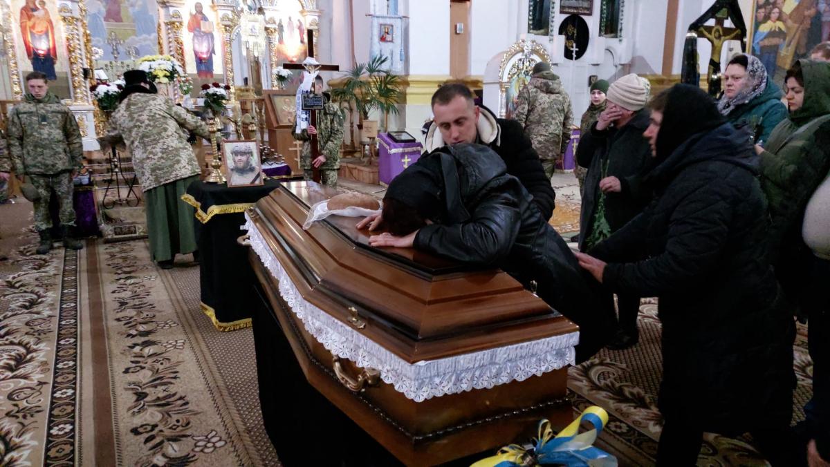 Новини Тернополя - фото з Це мала бути остання його ротація. Тернопільщина прощається із Героєм Олегом Лапінським