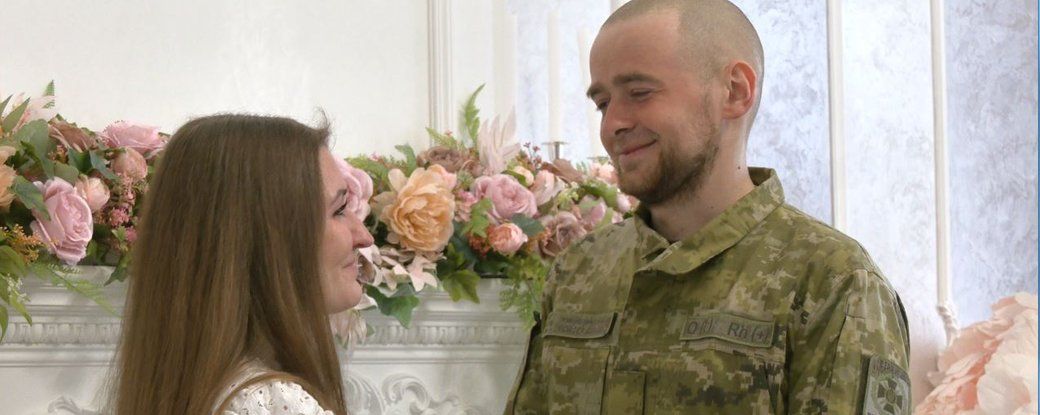 Новини Вінниці - фото з Повістка, присяга і одруження: у Черкасах розписали пару вінничан