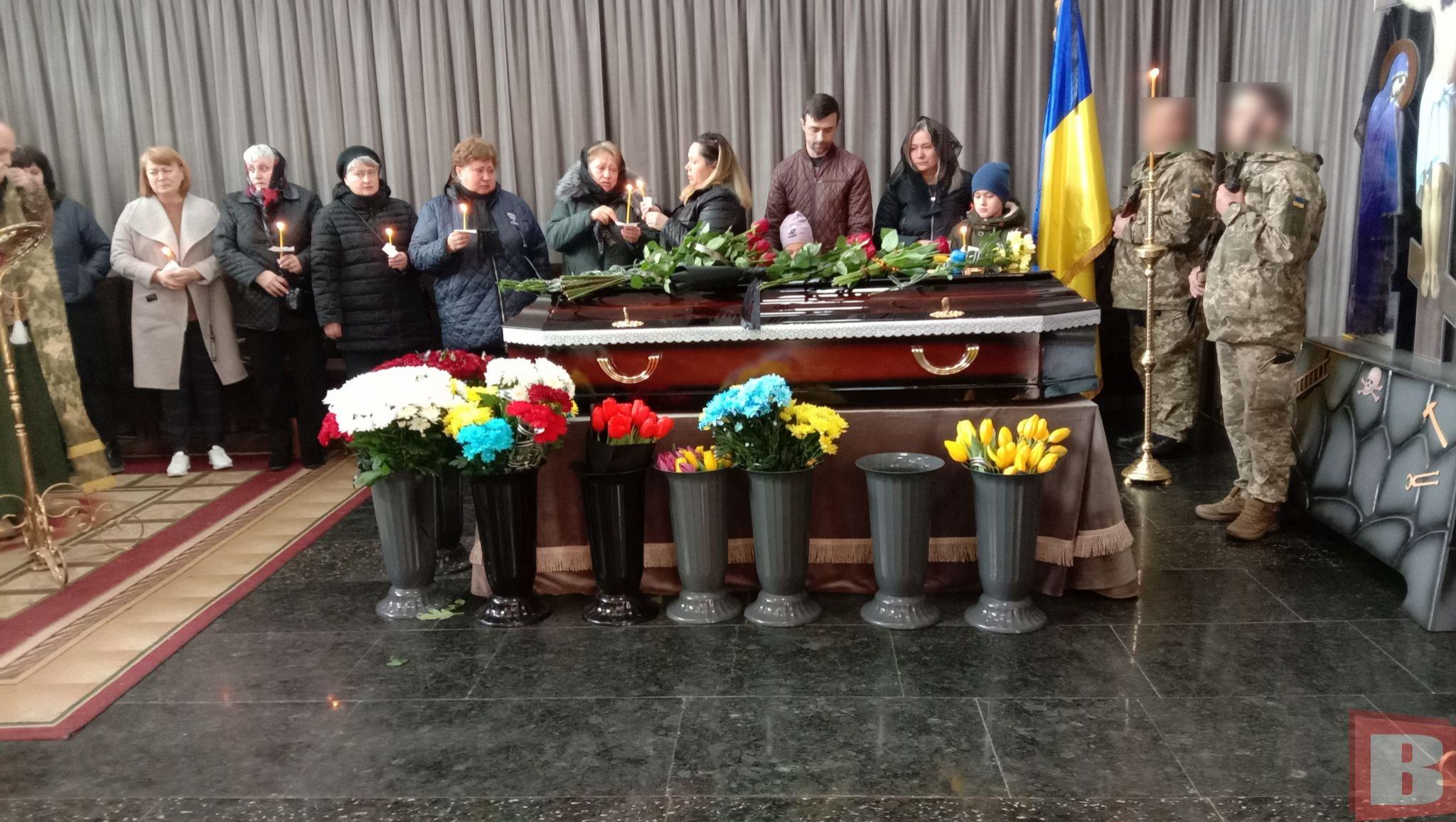 Новини Хмельницького - фото з «Хоронимо мого сина»: у Хмельницькому попрощалися з майором Юрієм Шевчуком