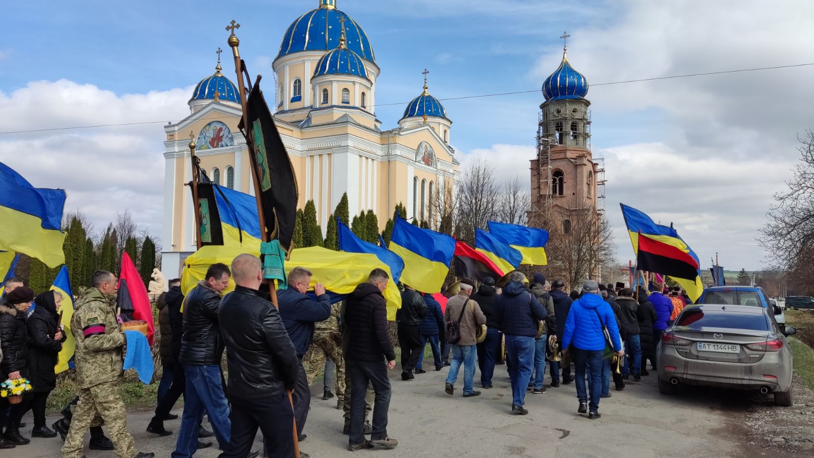 Новини Тернополя - фото з Як тільки почув про війну – приїхав захищати Батьківщину! Чортківщина в останню путь проводить Героя Василя Гуцуляка