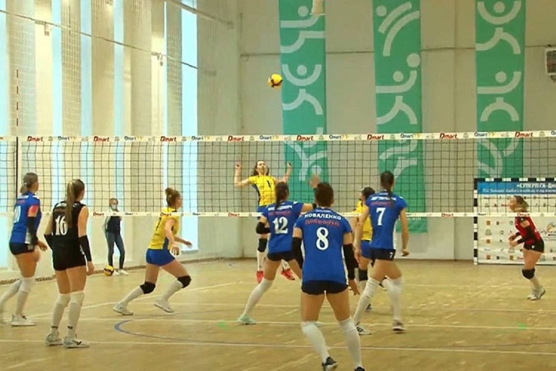 Новини Вінниці - фото з Тренування під час війни. Вінничанка готує волейбольну збірну України до відбору на Євро