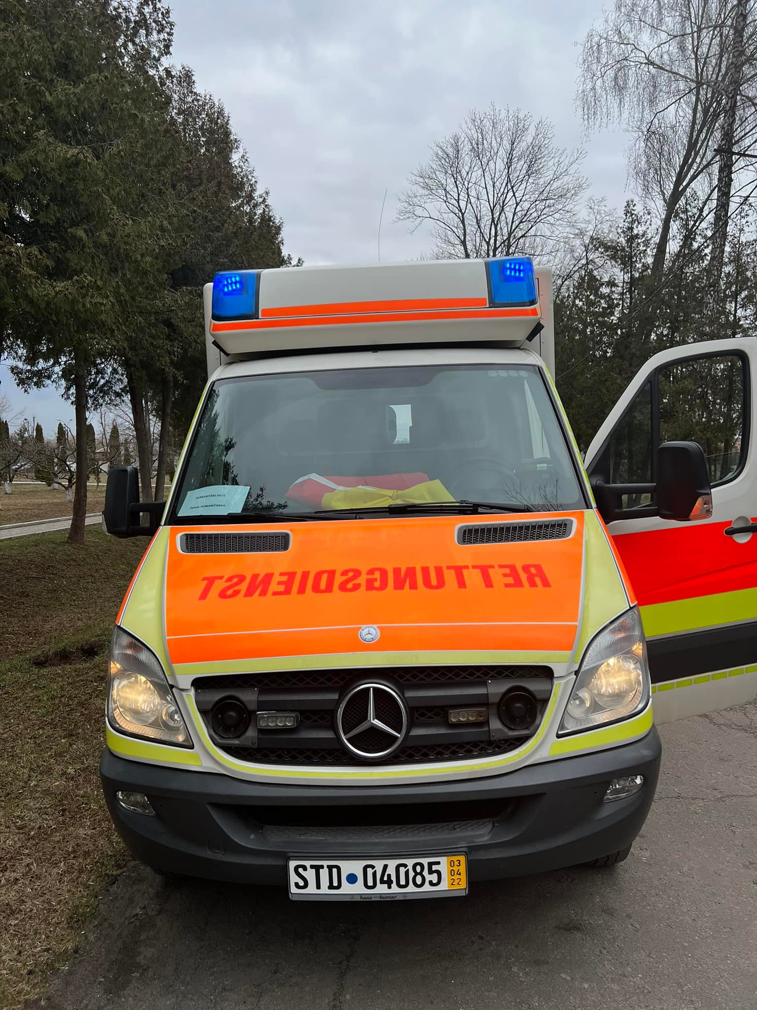 Возможно, это изображение (на открытом воздухе)