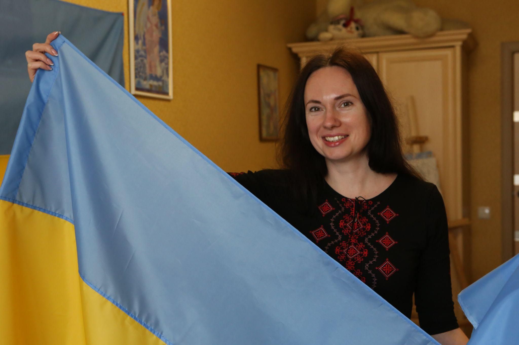 Новини Вінниці - фото з Герої тилу. Прапори, які шиє вінничанка, відправлять до звільненої Київщини