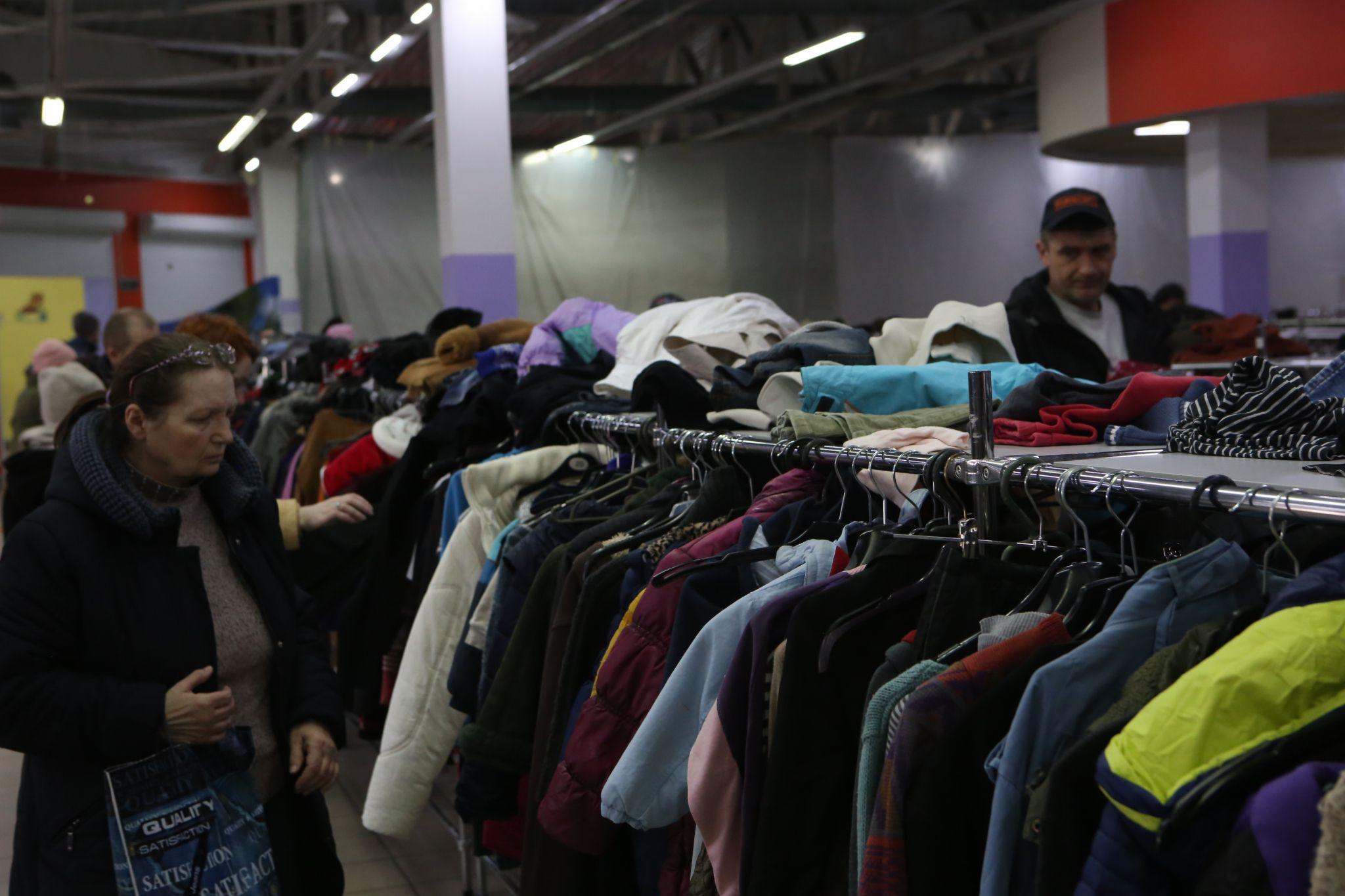 Новини Вінниці - фото з «У мене весь дім зібраний в рюкзак». Репортаж з гуманітарного Центру речей для переселенців