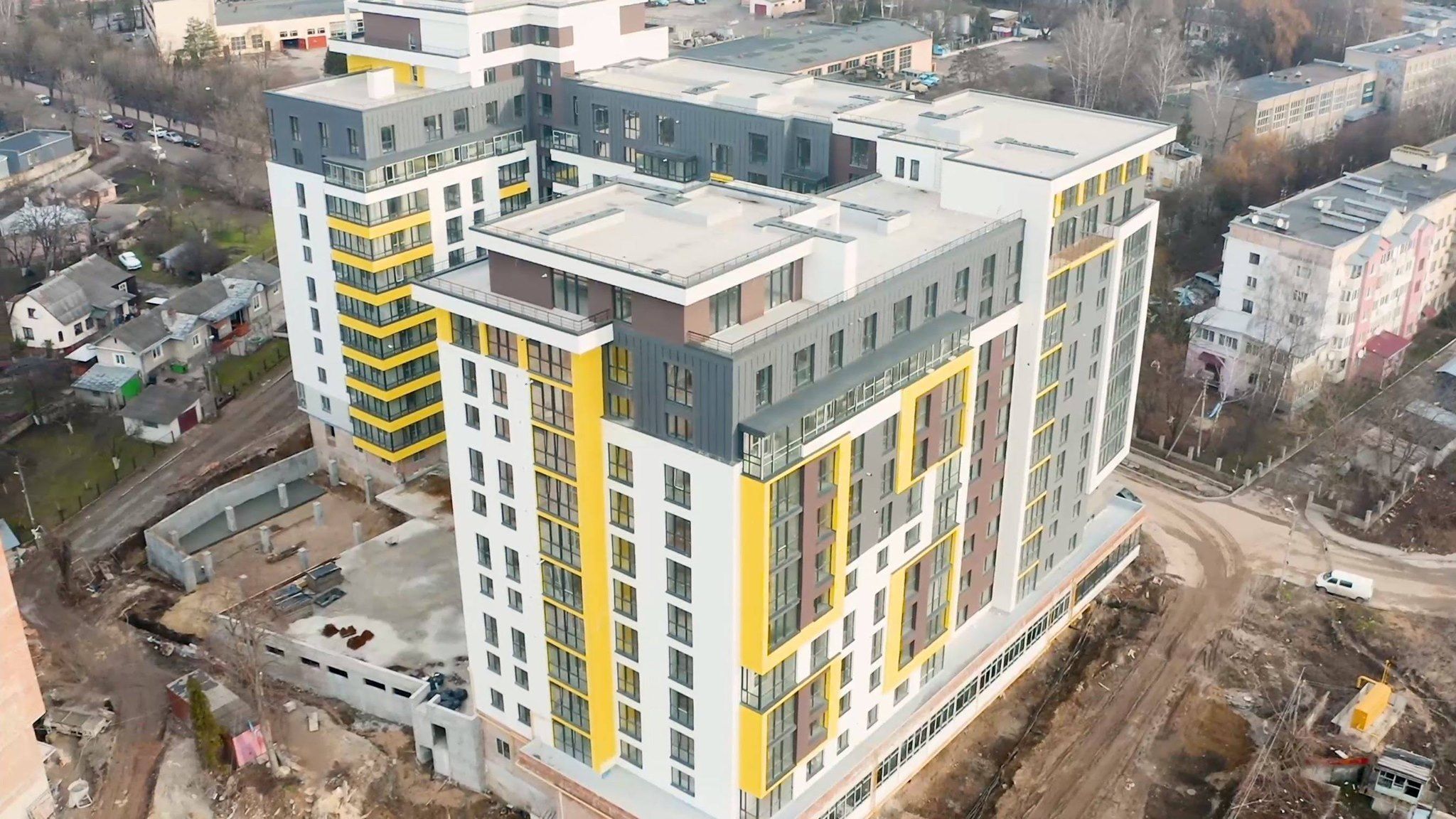 Новини Тернополя - фото з Купують автівки, варять «їжаки» і будують: як тернопільська компанія у Тернополі волонтерить