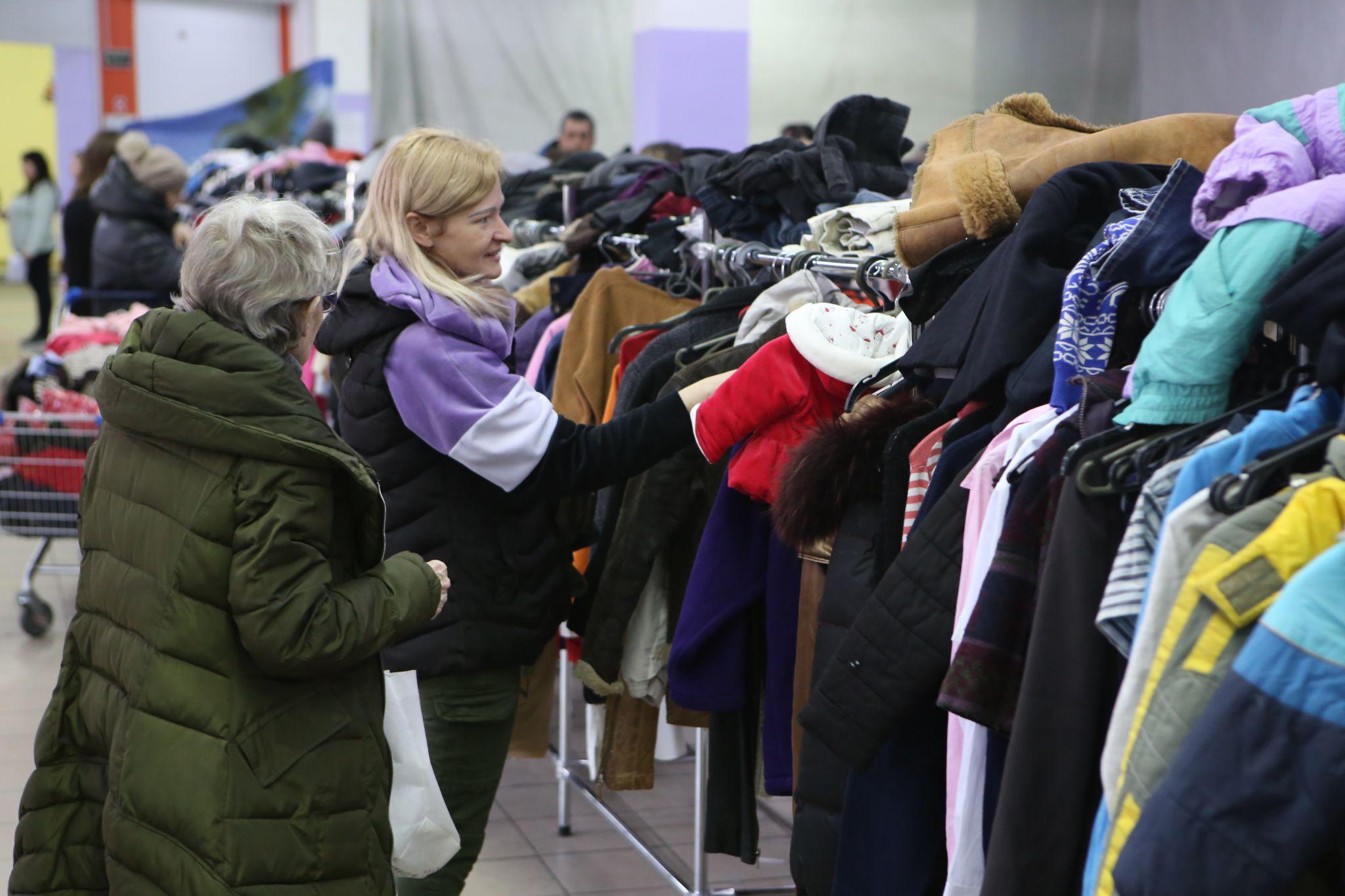 Новини Вінниці - фото з «У мене весь дім зібраний в рюкзак». Репортаж з гуманітарного Центру речей для переселенців