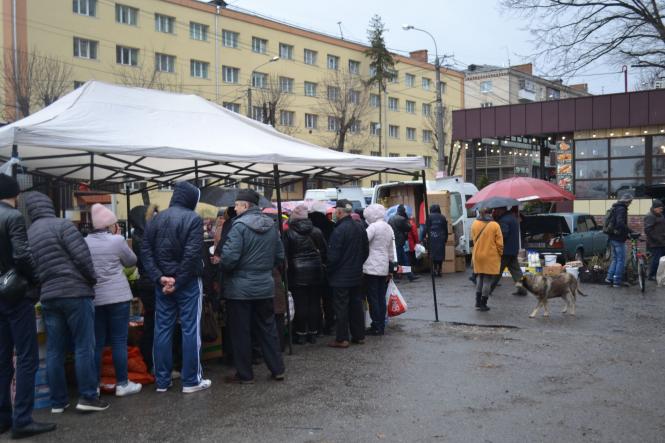 Новини Хмельницького - фото з Мед за 150 гривень і сало за 100 : що продають на ярмарку в Хмельницькому