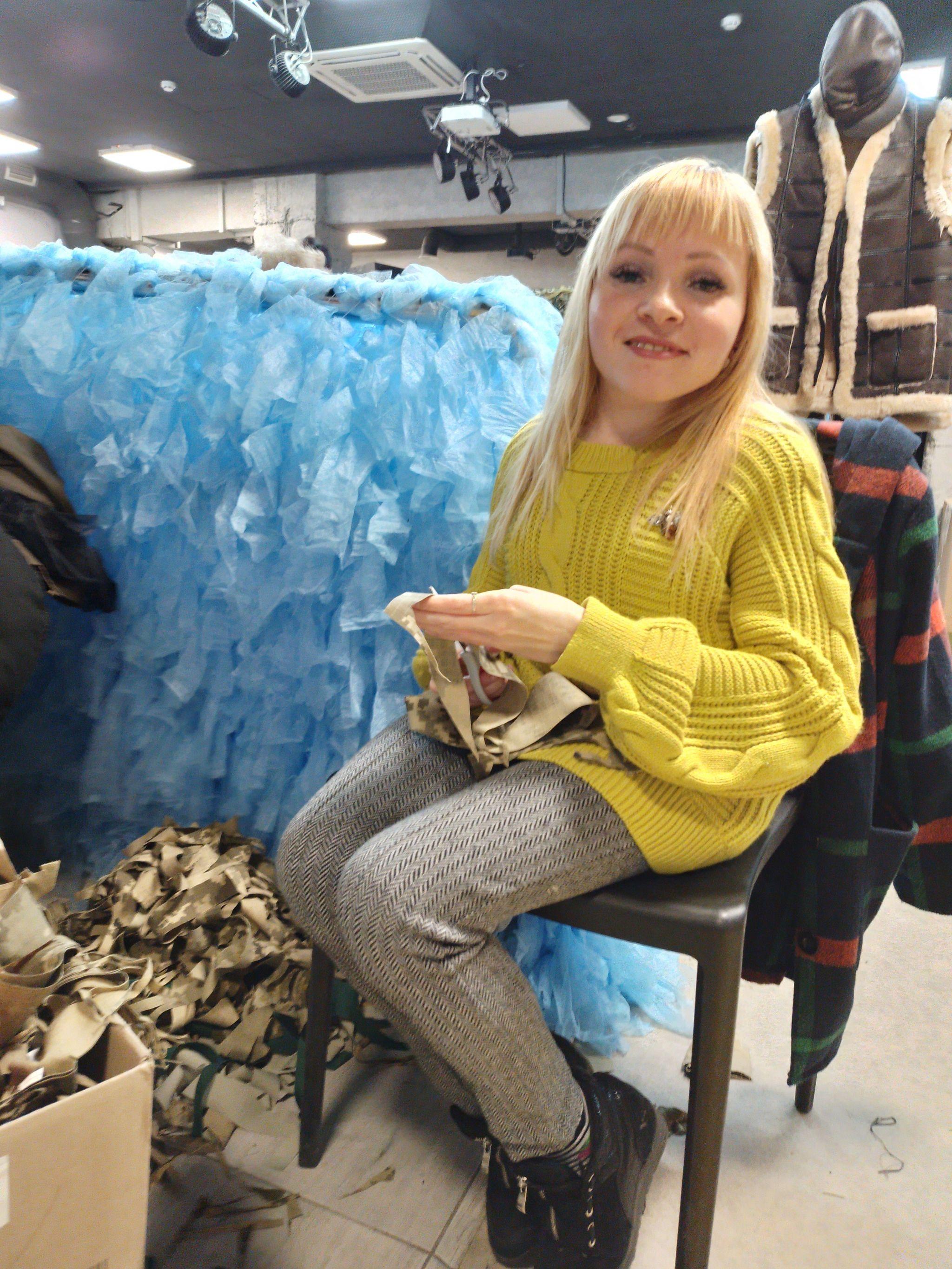 Новини Вінниці - фото з «Будемо робити сєтки для бєсєдки, коли настане мир». Про вінничан, що вісім років плетуть для армії