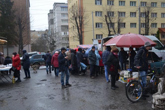 Новини Хмельницького - фото з Мед за 150 гривень і сало за 100 : що продають на ярмарку в Хмельницькому