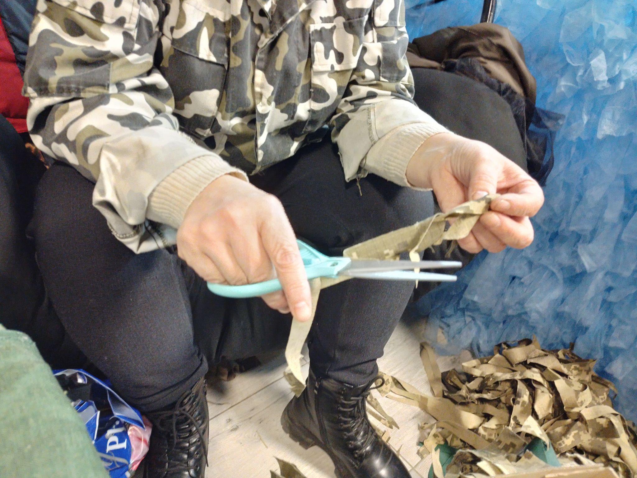 Новини Вінниці - фото з «Будемо робити сєтки для бєсєдки, коли настане мир». Про вінничан, що вісім років плетуть для армії