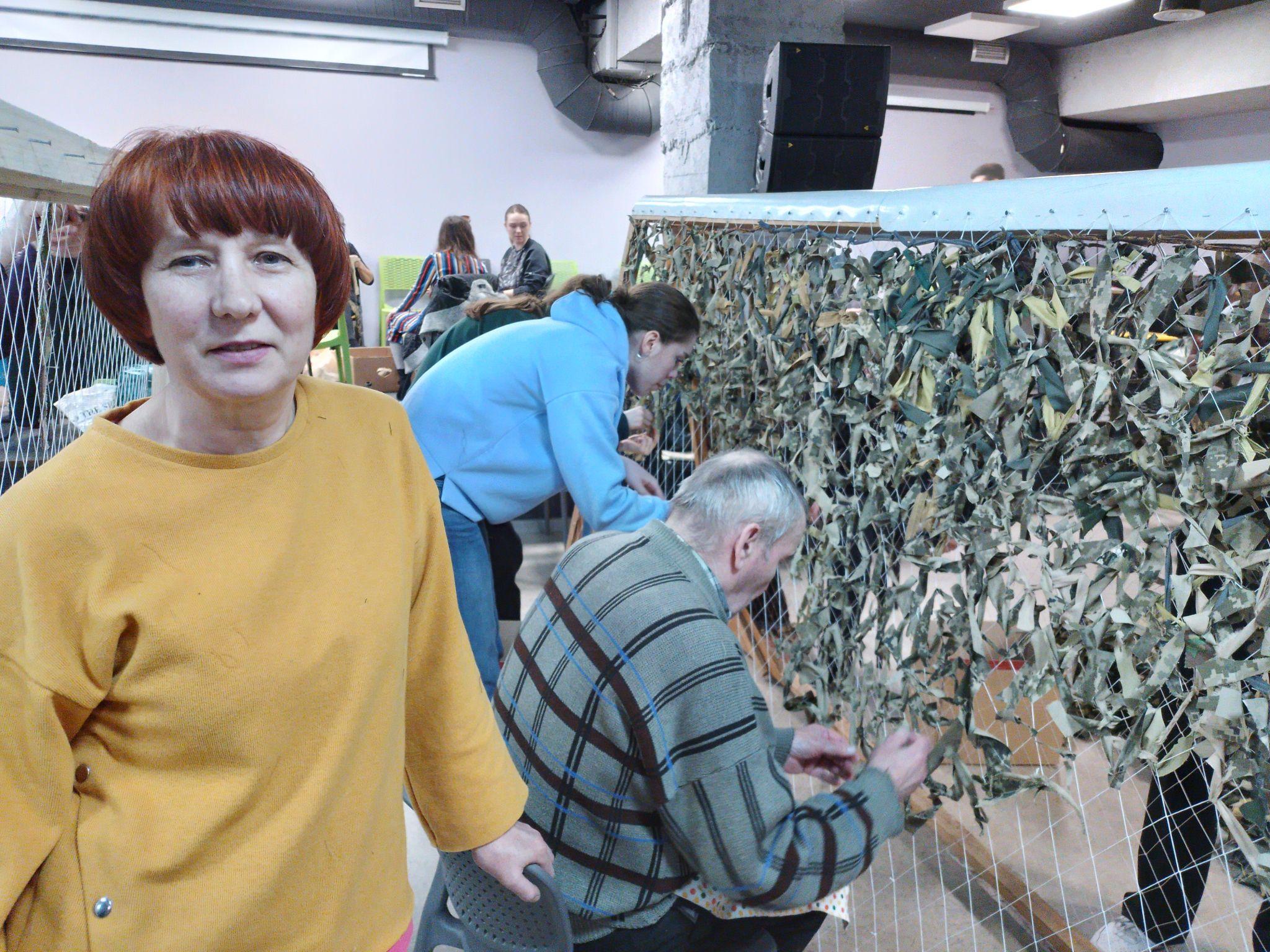 Новини Вінниці - фото з «Будемо робити сєтки для бєсєдки, коли настане мир». Про вінничан, що вісім років плетуть для армії