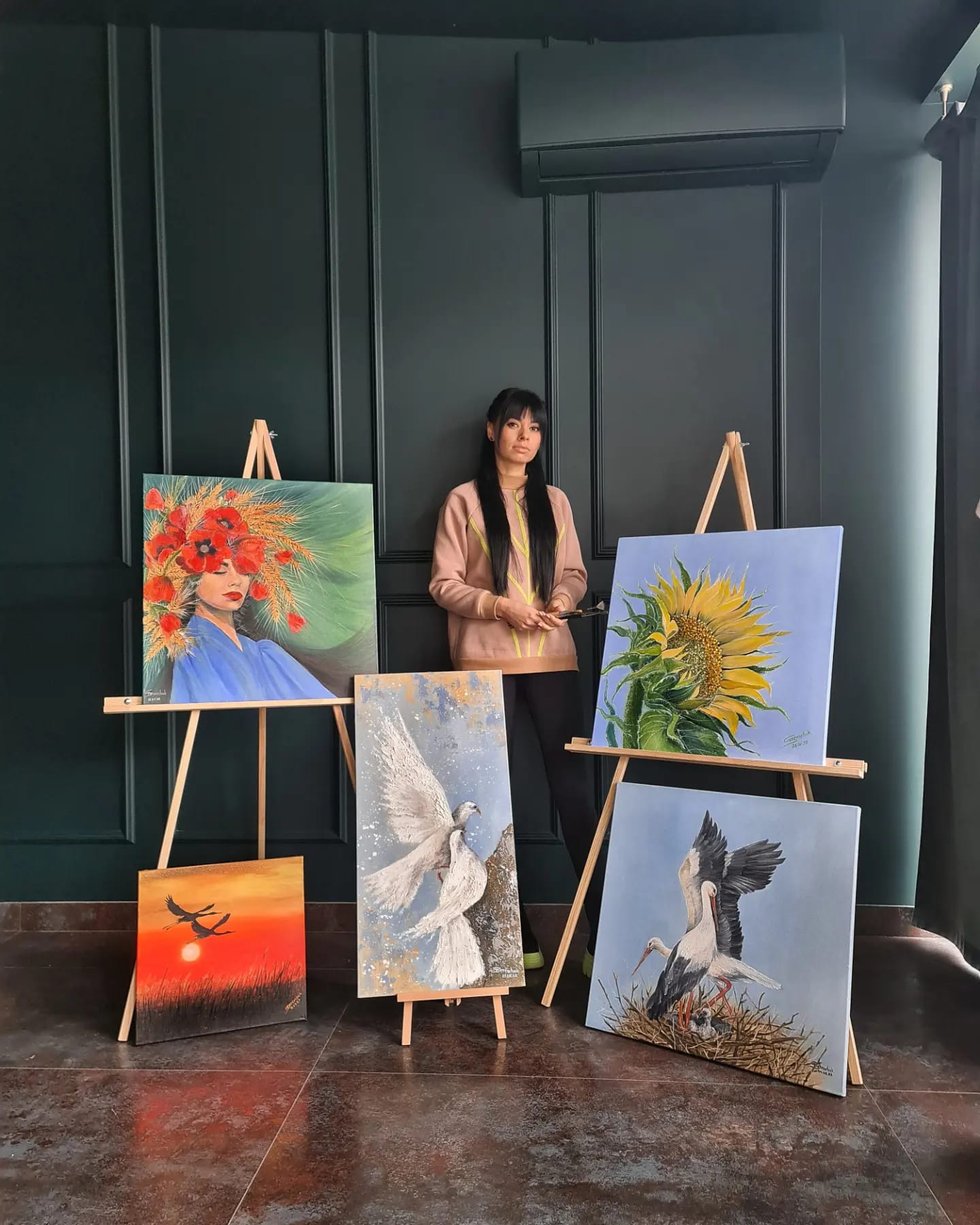 Новини Вінниці - фото з «Моя зброя сьогодні — це мистецтво!». Дизайнер Світлана Теренчук замість суконь створює картини