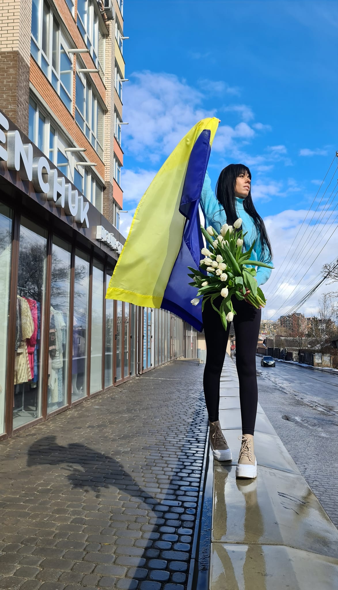 Новини Вінниці - фото з «Моя зброя сьогодні — це мистецтво!». Дизайнер Світлана Теренчук замість суконь створює картини