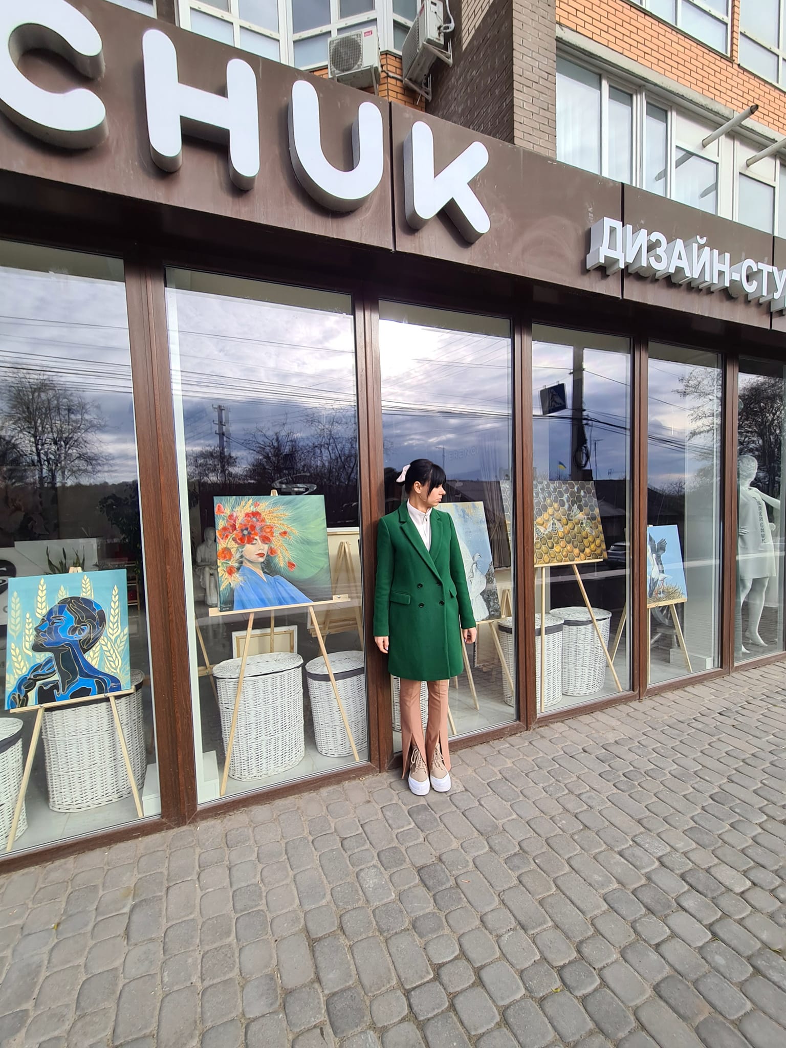 Новини Вінниці - фото з «Моя зброя сьогодні — це мистецтво!». Дизайнер Світлана Теренчук замість суконь створює картини