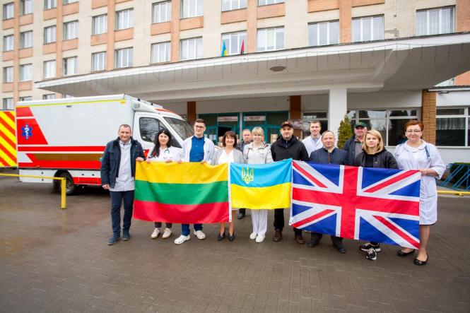 Новини Хмельницького - фото з Хмельницька дитяча лікарня отримала реанімобіль від іноземців