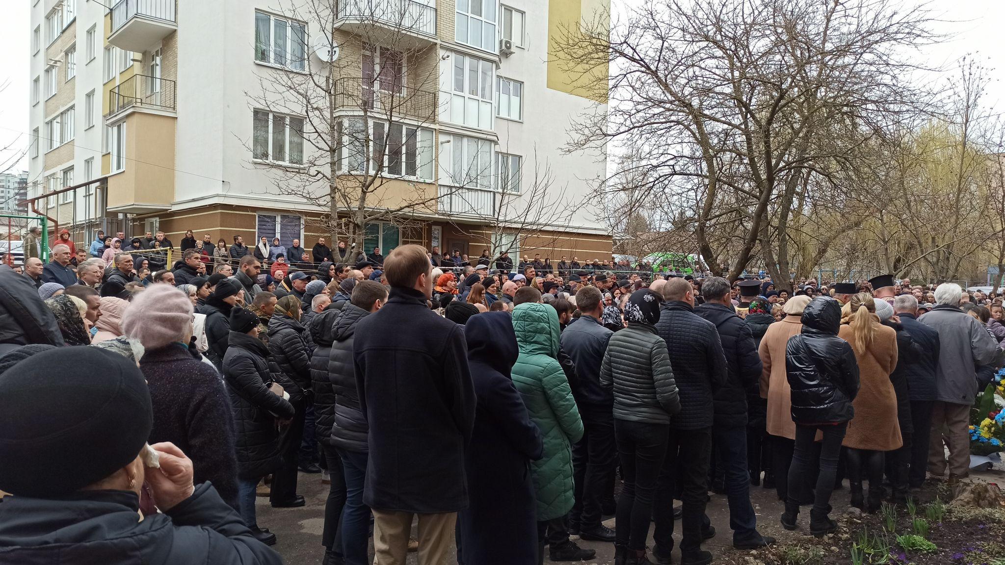 Новини Тернополя - фото з Воїн світла, який пішов на поклик Бога! В останню путь провели Героя Петра Батьківського
