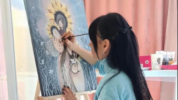 Новини Вінниці - фото з Ще одна відома пара одружилась та інше важливе за 10 квітня на 20minut.ua «Моя зброя сьогодні — це мистецтво!». Дизайнер Світлана Теренчук замість суконь створює картини