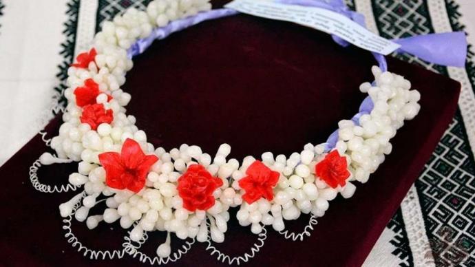 Новини Вінниці - фото з Ще одна відома пара одружилась та інше важливе за 10 квітня на 20minut.ua «Кошти передаю ЗСУ». Вінничанка Марія Куряча продає колекцію весільних воскових вінків