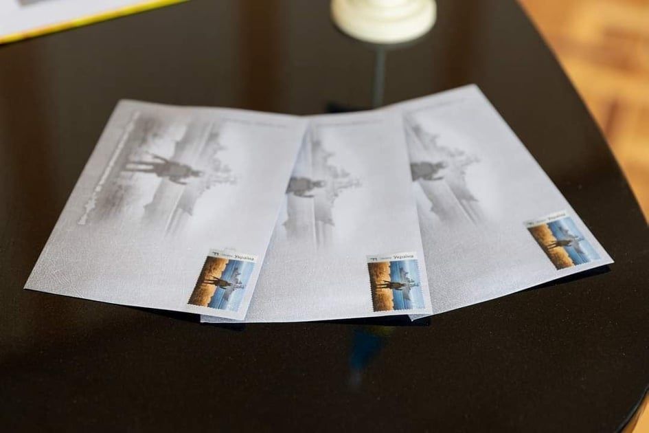 Новини Тернополя - фото з ФОТО ДНЯ: у Тернополі ввели в обіг поштову марку з відомою фразою для російського корабля (ОНОВЛЕНЕ)