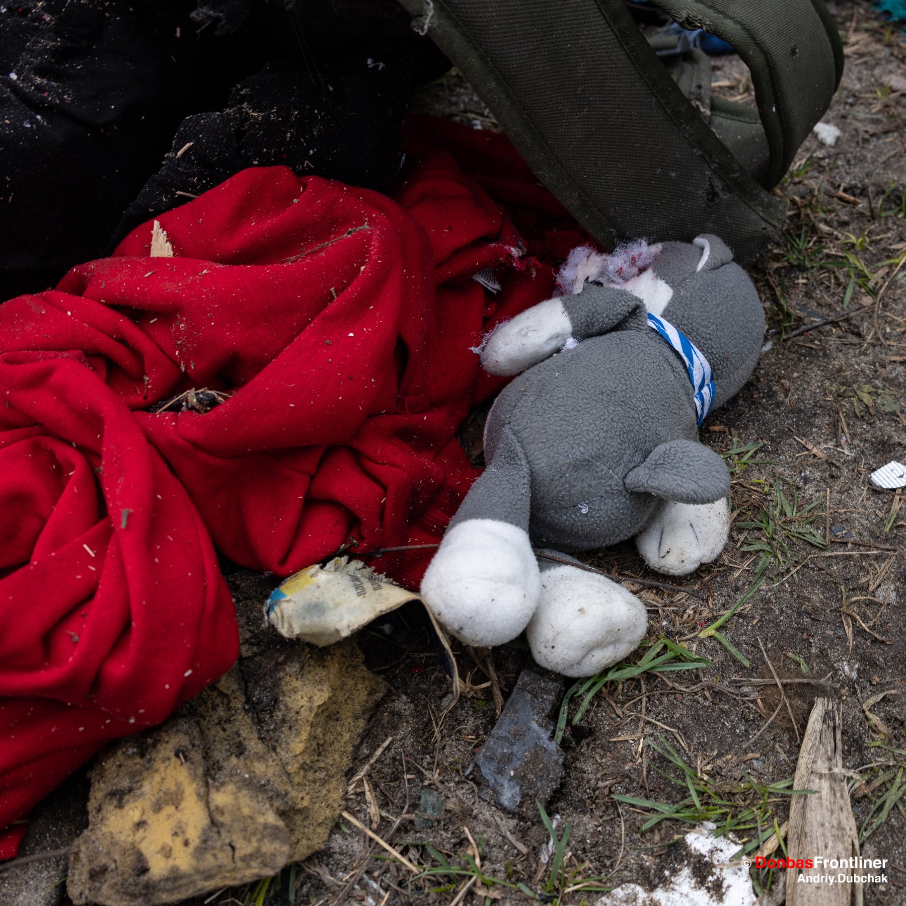 Новини Вінниці - фото з «Поховав загиблу родину у себе на городі». Фотокор з Вінниці показав шокуючі кадри з-під Києва На зображенні може бути: на відкритому повітрі