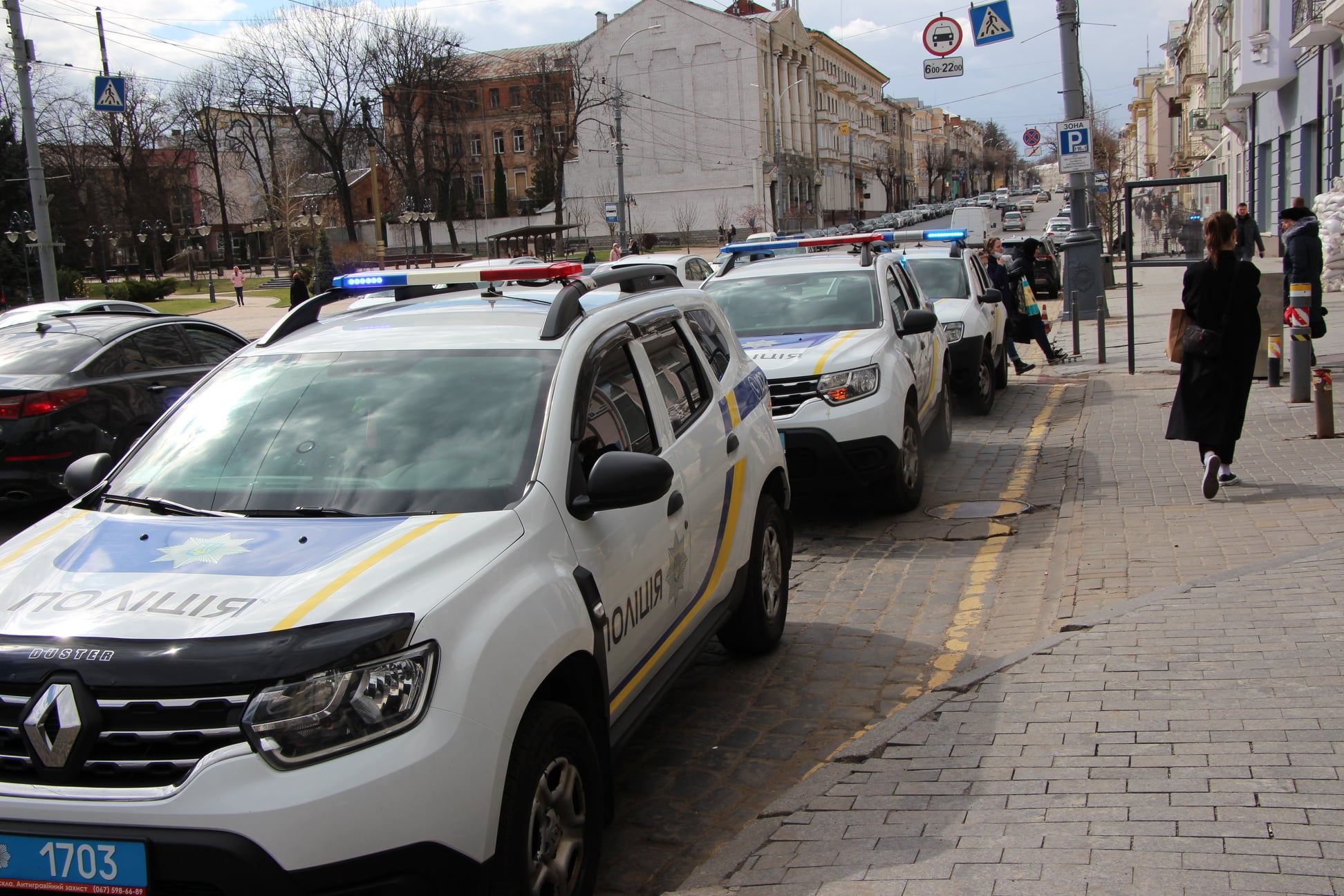 Новини Вінниці - фото з Вінницькі активісти провели акцію проти роботи магазину із білоруськими цукерками
