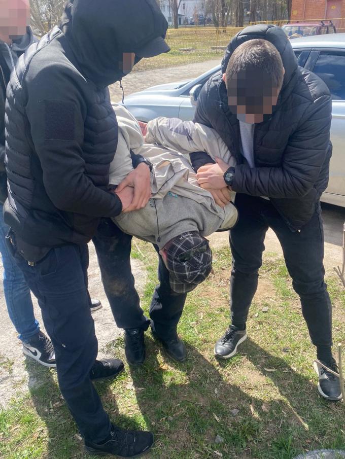 На зображенні може бути: 2 людини та на відкритому повітрі