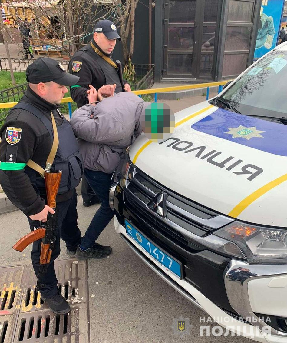 Новини Вінниці - фото з Пограбування ювелірки у Могилів-Подільському: поліцейські затримали злодія