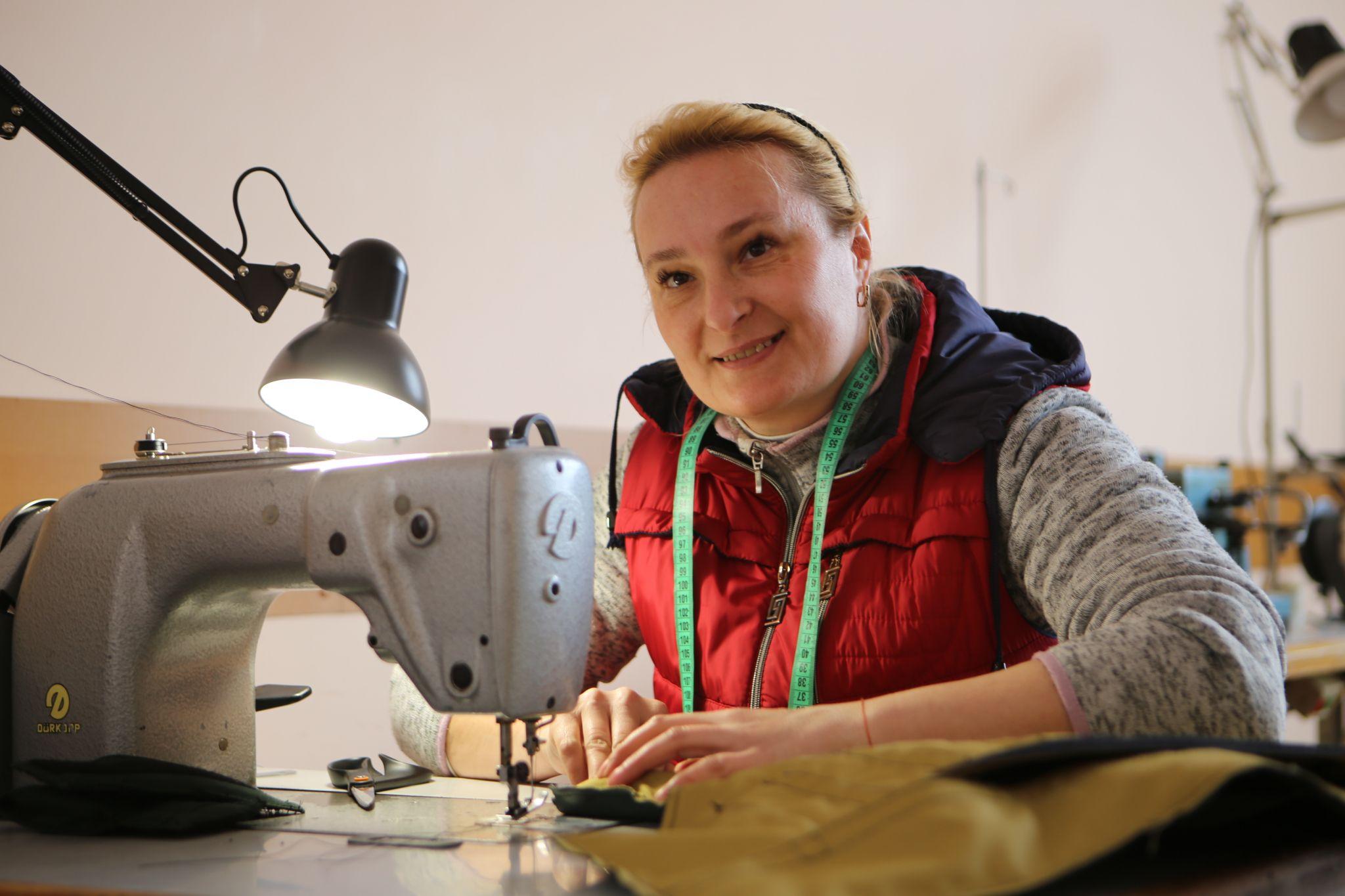 Новини Вінниці - фото з «Своїм маленьким військом працюємо на перемогу». У Вінниці діє цех, де шиють плитоноски для бронежилетів