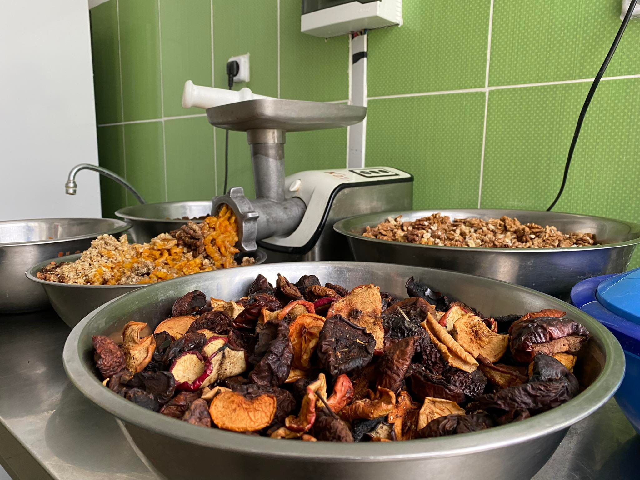 Новини Хмельницького - фото з Як і що хмельничани готують для військових в “гарячі точки”. Репортаж Нет описания.