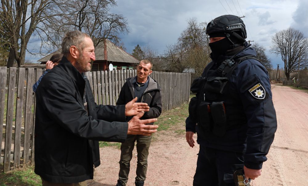 Новини Житомира - фото з Задля безпеки громадян північ Житомирщини патрулюють спецпризначенці поліції. ФОТО
