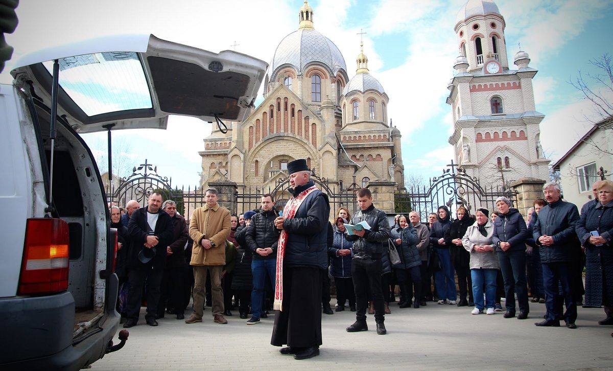 Новини Тернополя - фото з У Товстому прощаються з військовим медиком Олегом Андрощуком-Русиняком