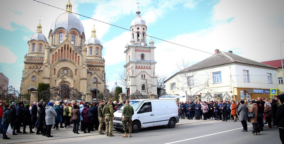 Новини Тернополя - фото з У Товстому прощаються з військовим медиком Олегом Андрощуком-Русиняком