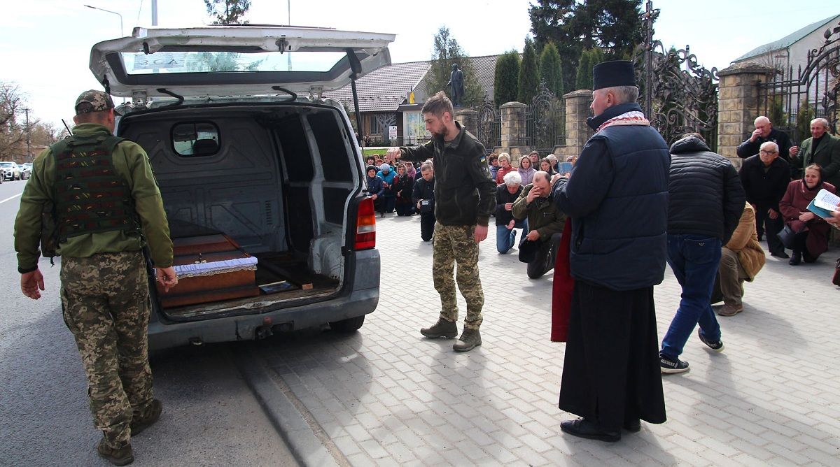 Новини Тернополя - фото з У Товстому прощаються з військовим медиком Олегом Андрощуком-Русиняком