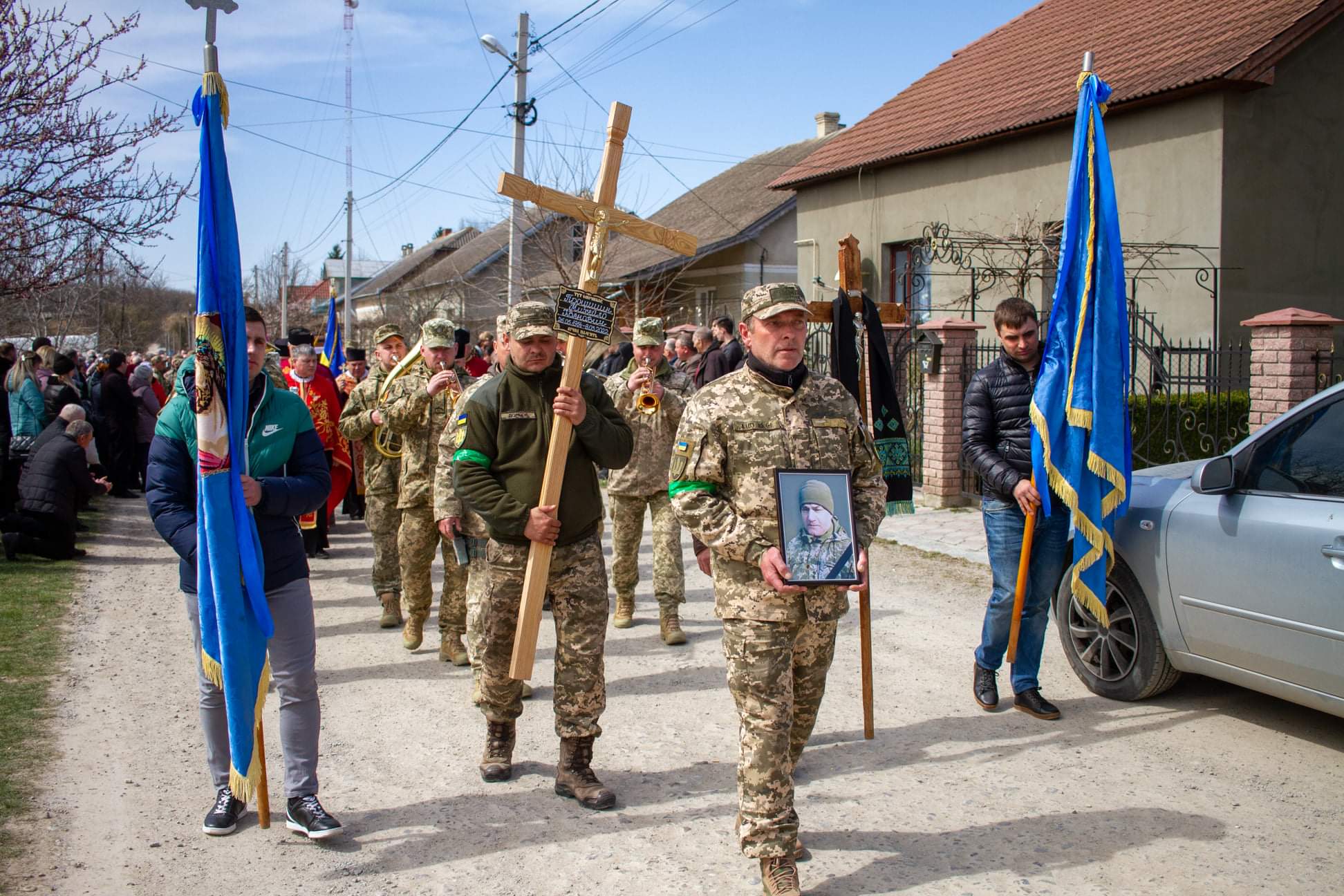 Новини Тернополя - фото з Любив людей і загинув за Батьківщину: прощання з Героєм Михайлом Процишиним з Гусятина
