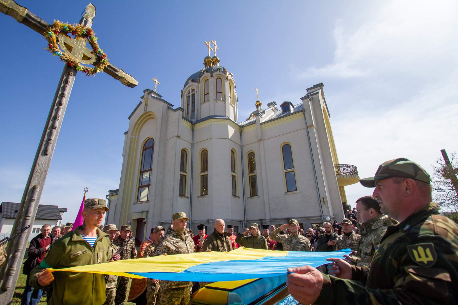 Новини Тернополя - фото з Любив людей і загинув за Батьківщину: прощання з Героєм Михайлом Процишиним з Гусятина