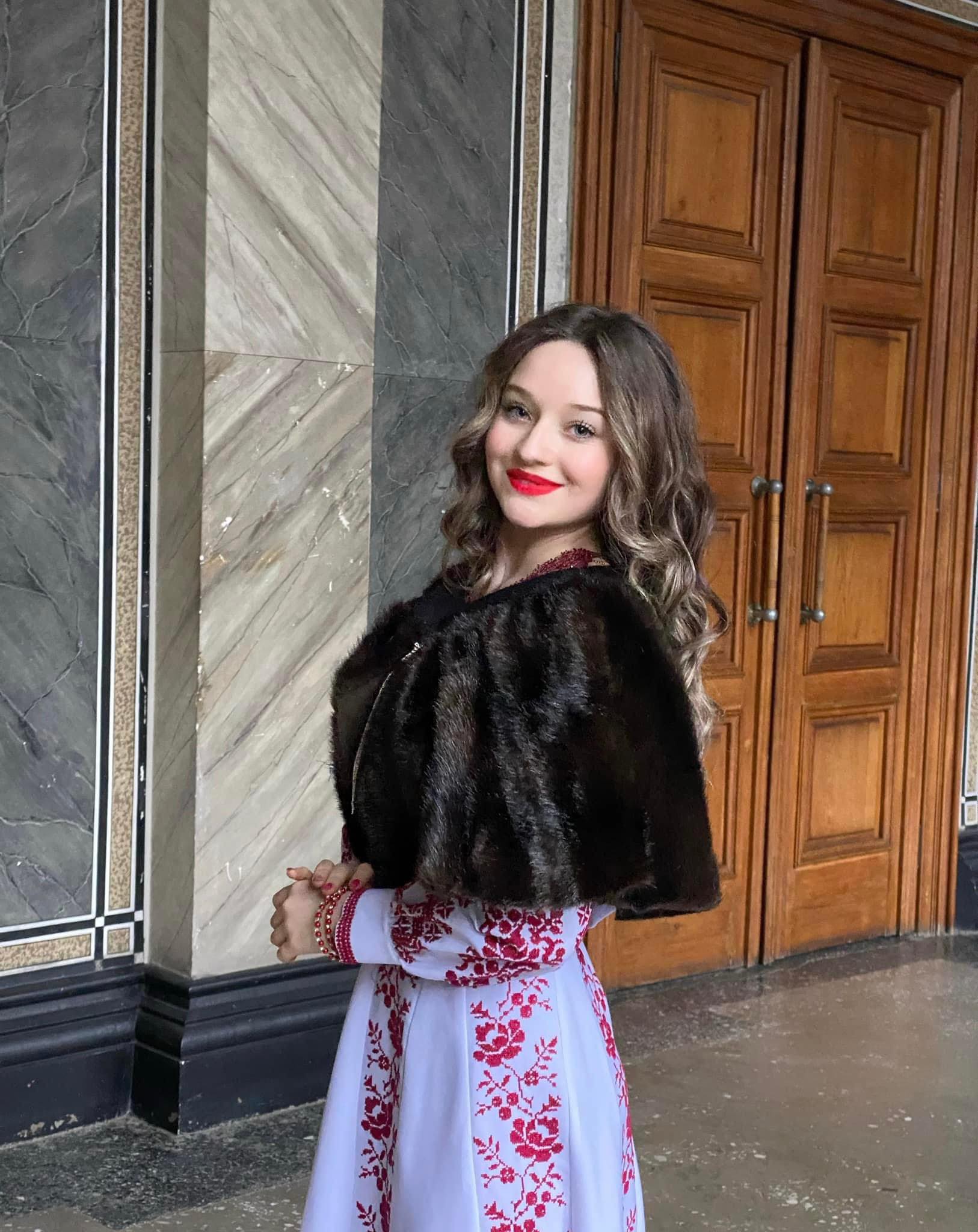 Новини Тернополя - фото з Дітки дуже хочуть миру! Юна жителька Чортківщини створила понад дві сотні аудіоказок для малечі