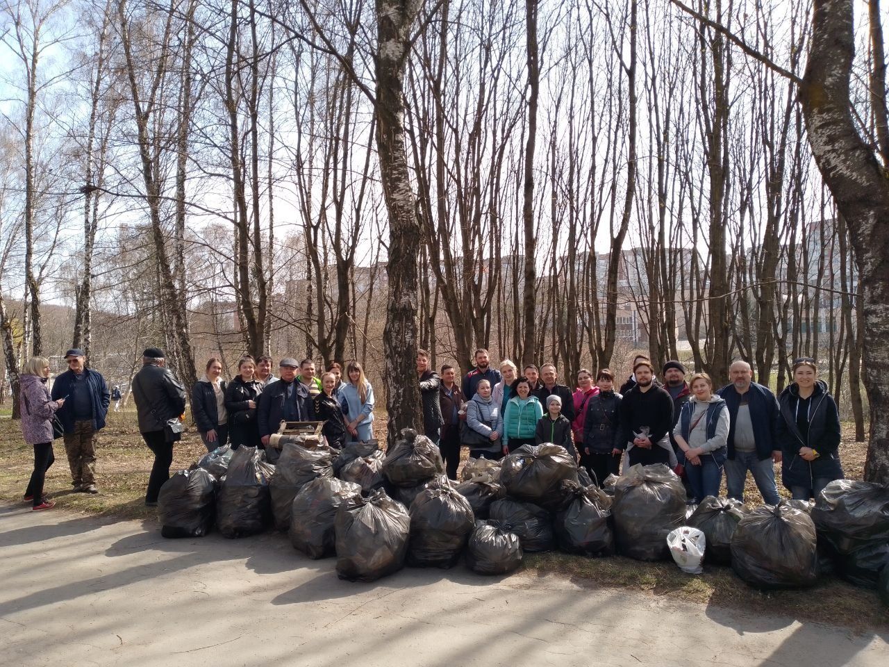 Новини Тернополя - фото з Тернополяни прибирали місто напередодні свят. Як це було? (ФОТОРЕПОРТАЖ)