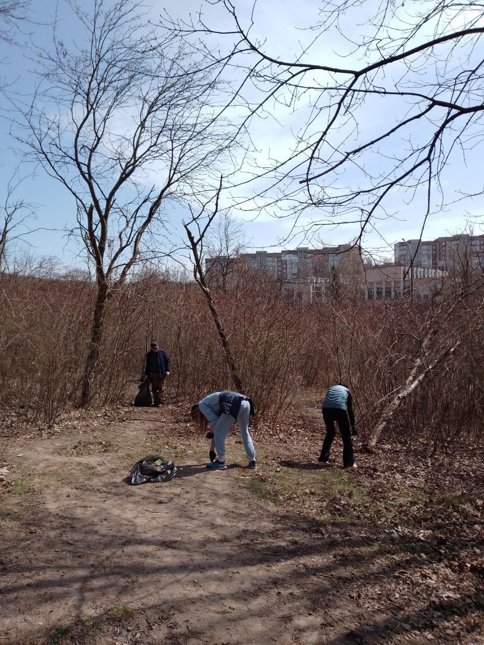 Новини Тернополя - фото з Тернополяни прибирали місто напередодні свят. Як це було? (ФОТОРЕПОРТАЖ)